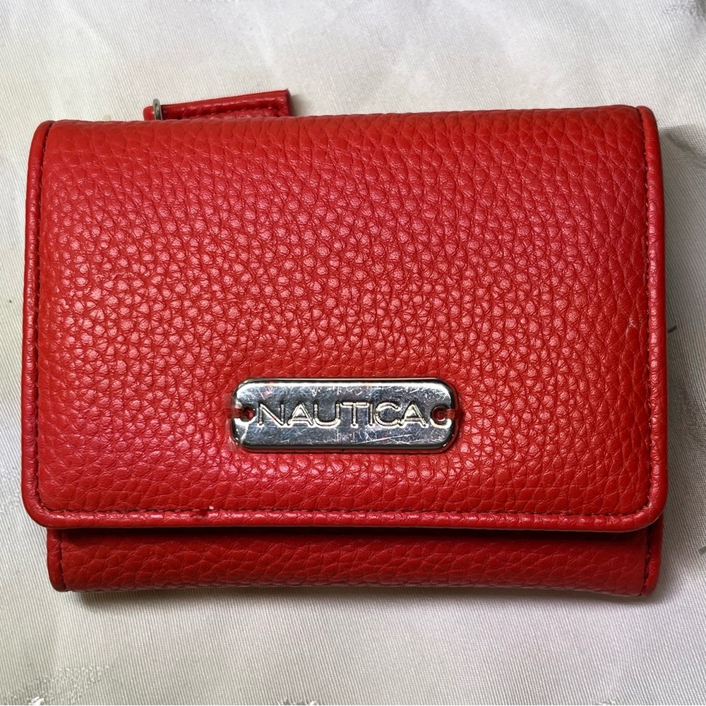 NWOT Nautica ‘Rowers End’ Coral Red Pebble vegan Leather RFID Trifold Wallet